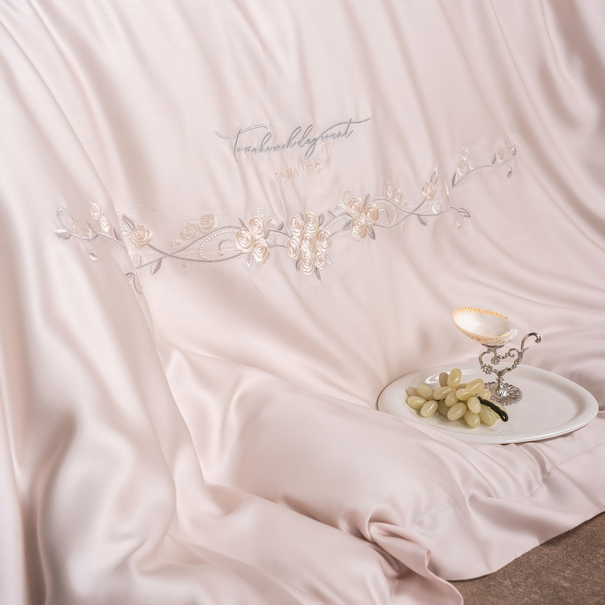 91家纺网 家纺一手货源 找家纺 时亿家居 2026春夏新款兰精天丝四件套-夏玫瑰系列 夏玫瑰-雾霞粉