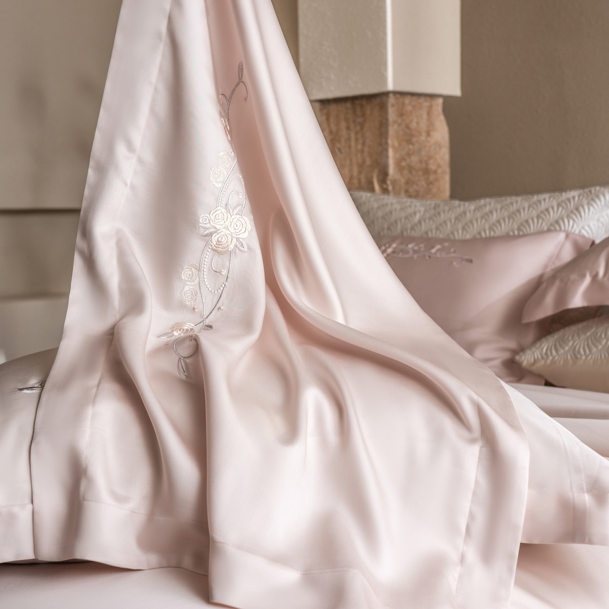 91家纺网 家纺一手货源 找家纺 时亿家居 2026春夏新款兰精天丝四件套-夏玫瑰系列 夏玫瑰-雾霞粉