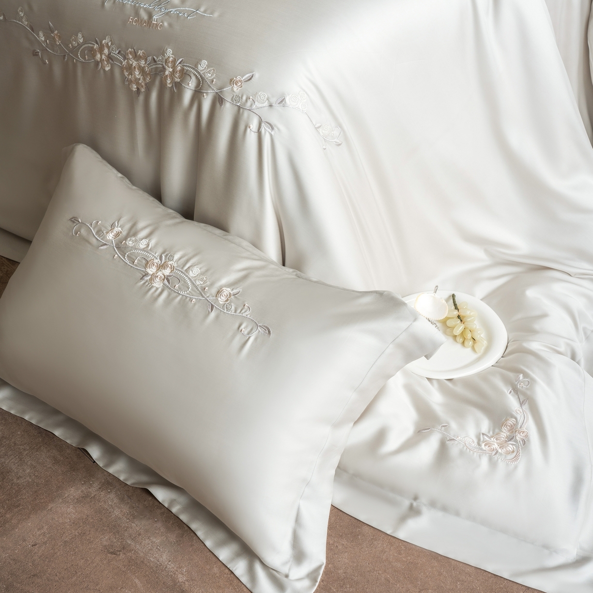 91家纺网 家纺一手货源 找家纺 时亿家居 2026春夏新款兰精天丝四件套-夏玫瑰系列 夏玫瑰-云阶灰