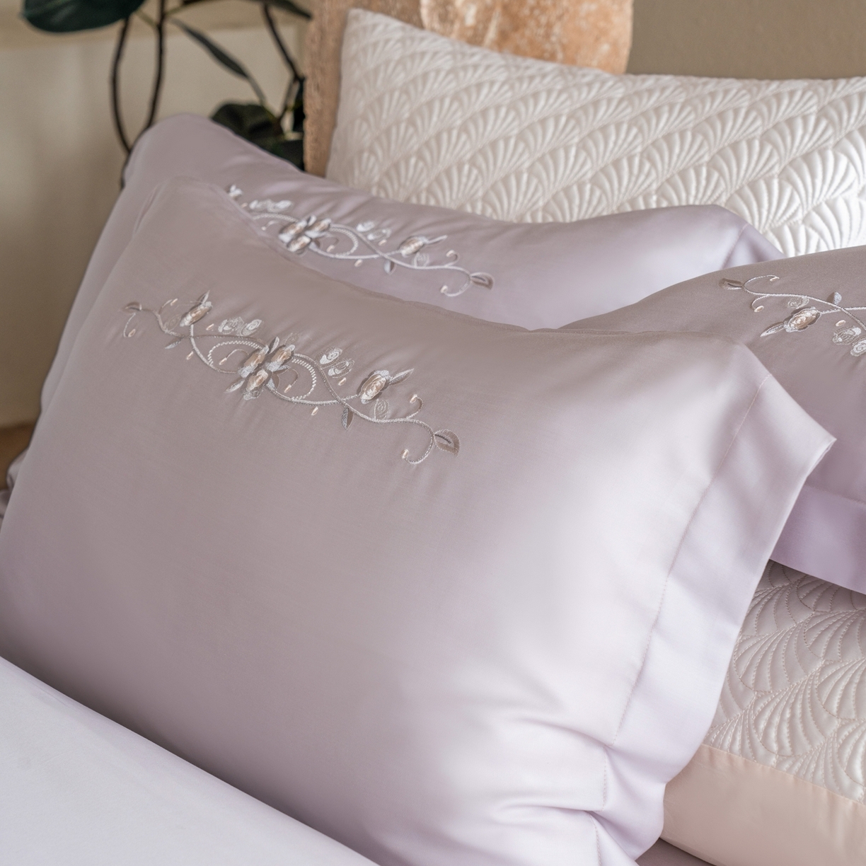 91家纺网 家纺一手货源 找家纺 时亿家居 2026春夏新款兰精天丝四件套-夏玫瑰系列 夏玫瑰-沙灰紫