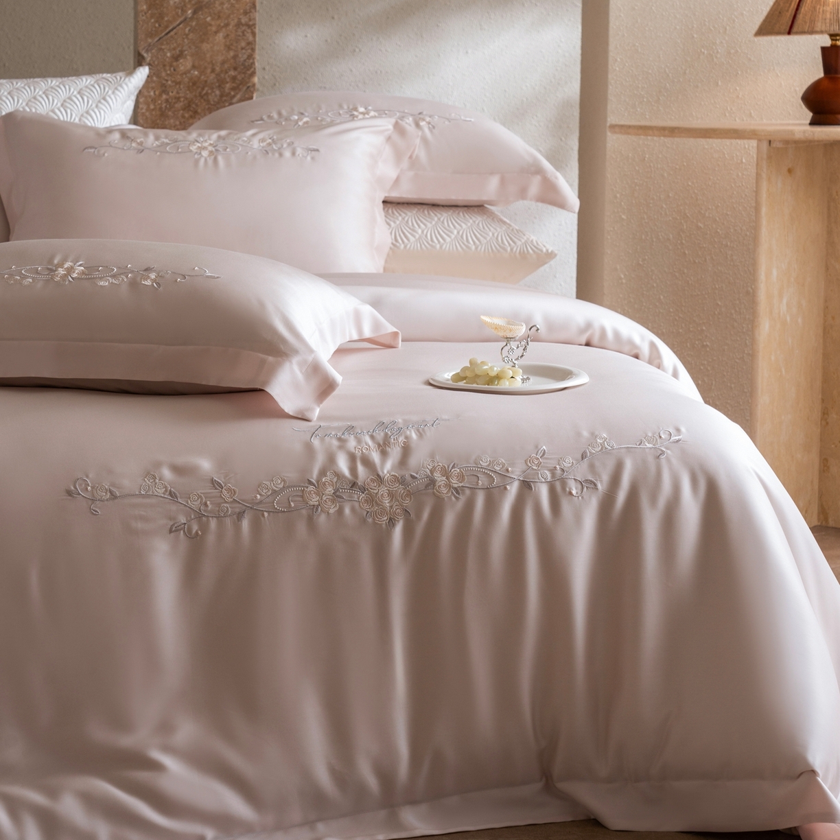 91家纺网 家纺一手货源 找家纺 时亿家居 2026春夏新款兰精天丝四件套-夏玫瑰系列 夏玫瑰-雾霞粉