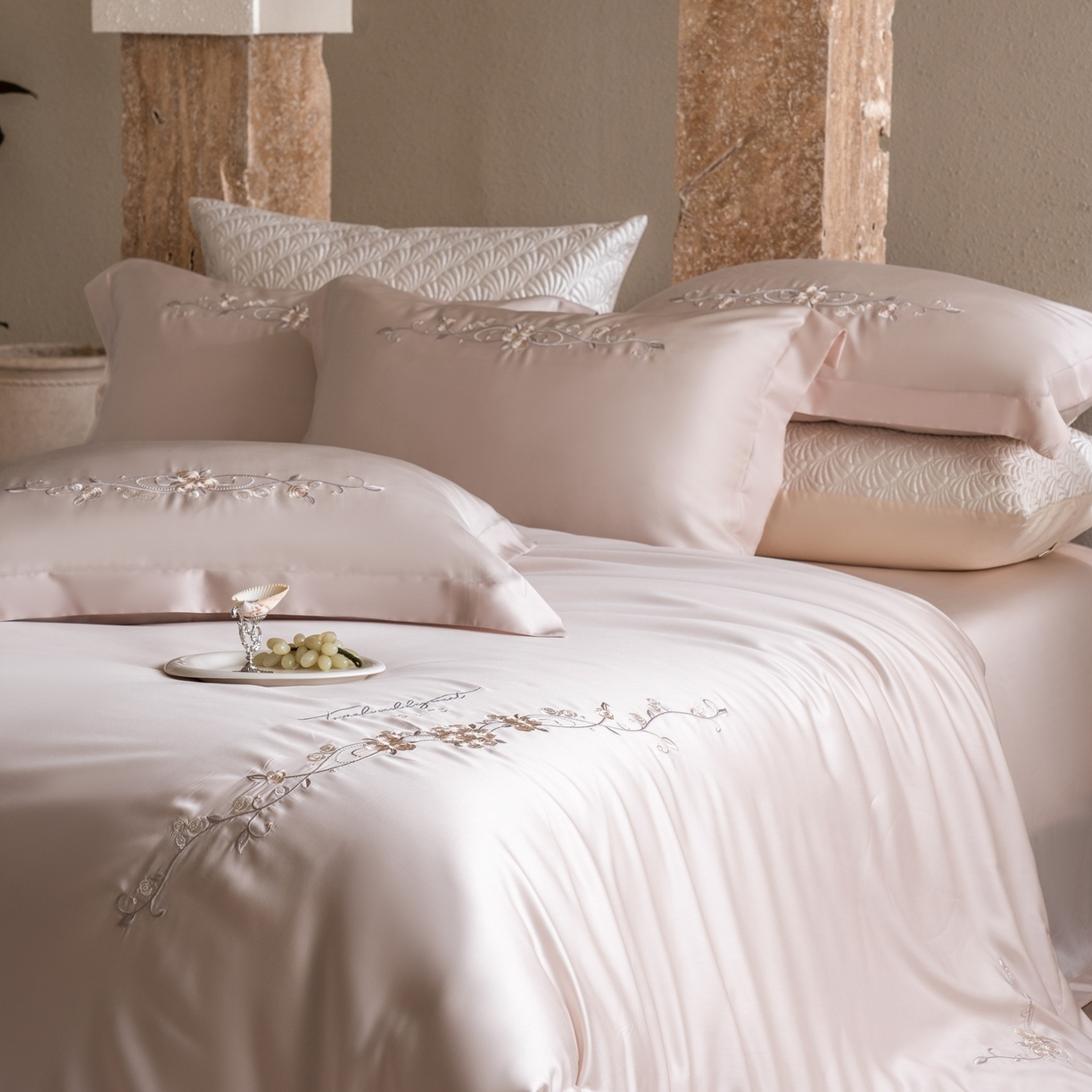 91家纺网 家纺一手货源 找家纺 时亿家居 2026春夏新款兰精天丝四件套-夏玫瑰系列 夏玫瑰-雾霞粉