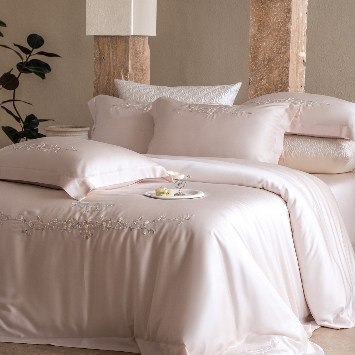 91家纺网 家纺一手货源 找家纺 时亿家居 2026春夏新款兰精天丝四件套-夏玫瑰系列 夏玫瑰-雾霞粉