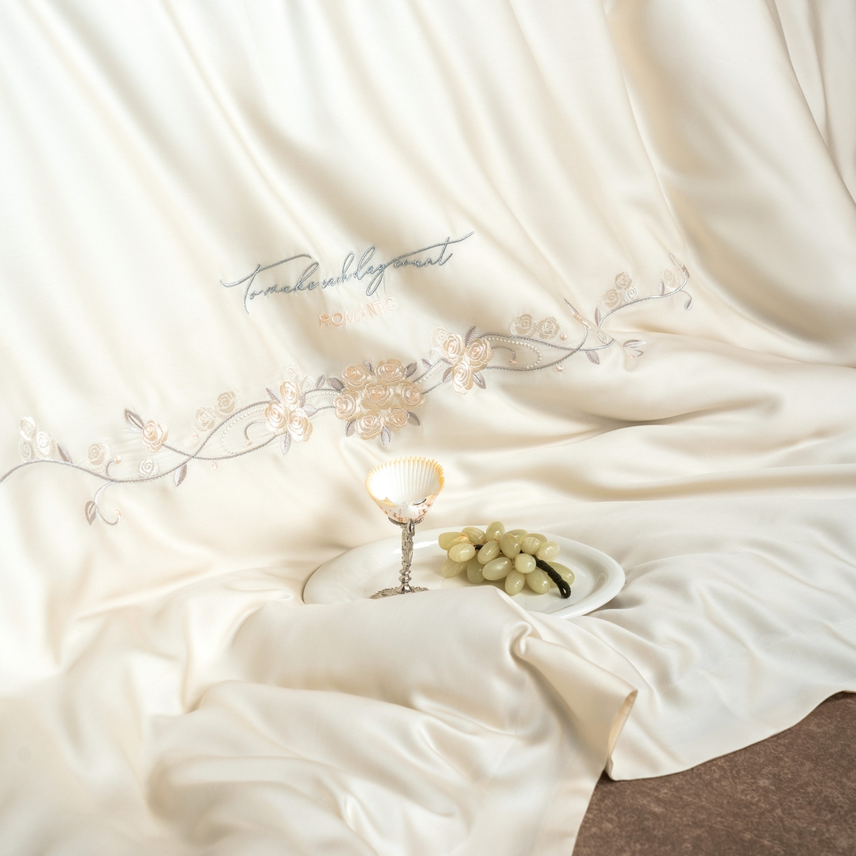 91家纺网 家纺一手货源 找家纺 时亿家居 2026春夏新款兰精天丝四件套-夏玫瑰系列 夏玫瑰-杏云黄