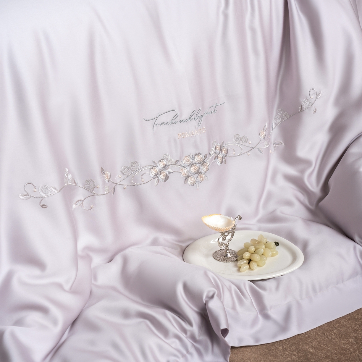 91家纺网 家纺一手货源 找家纺 时亿家居 2026春夏新款兰精天丝四件套-夏玫瑰系列 夏玫瑰-沙灰紫