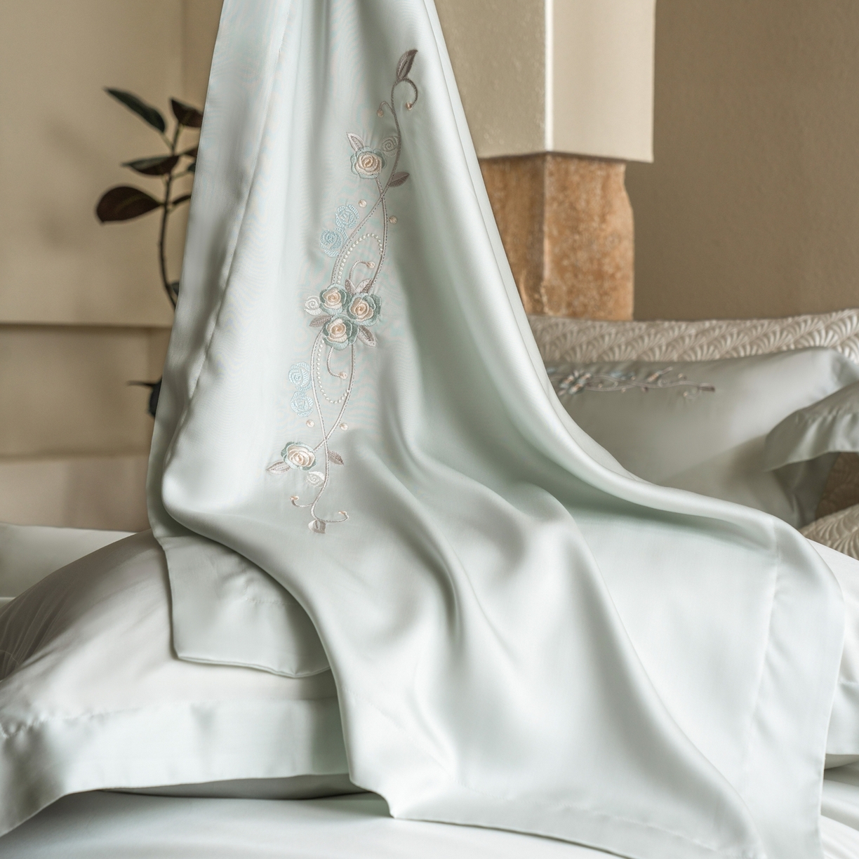 91家纺网 家纺一手货源 找家纺 时亿家居 2026春夏新款兰精天丝四件套-夏玫瑰系列 夏玫瑰-烟罗蓝