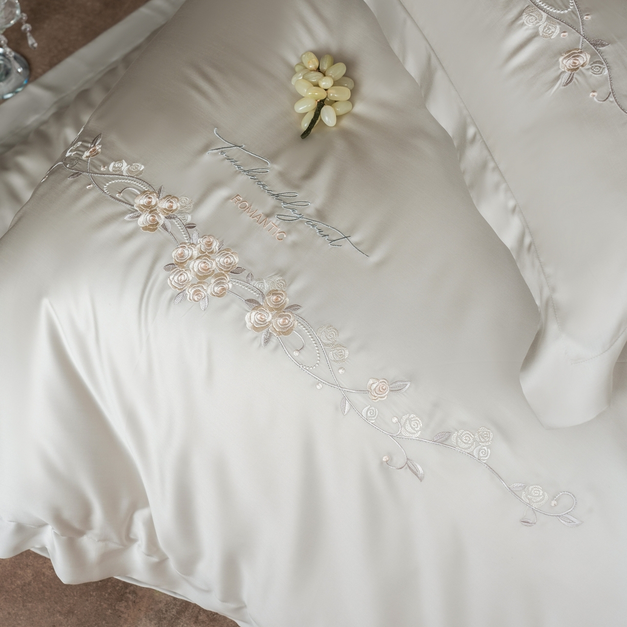 91家纺网 家纺一手货源 找家纺 时亿家居 2026春夏新款兰精天丝四件套-夏玫瑰系列 夏玫瑰-云阶灰