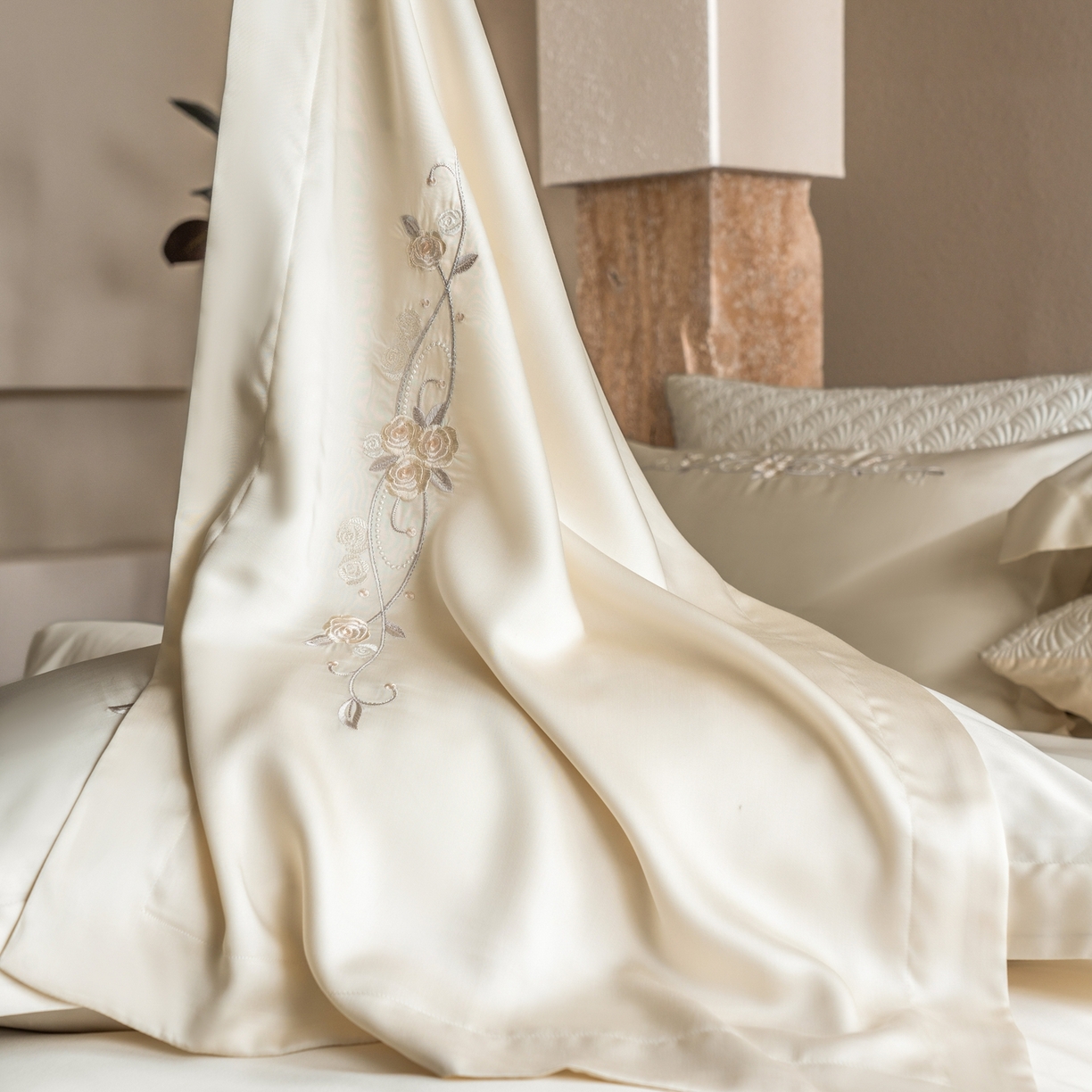 91家纺网 家纺一手货源 找家纺 时亿家居 2026春夏新款兰精天丝四件套-夏玫瑰系列 夏玫瑰-杏云黄