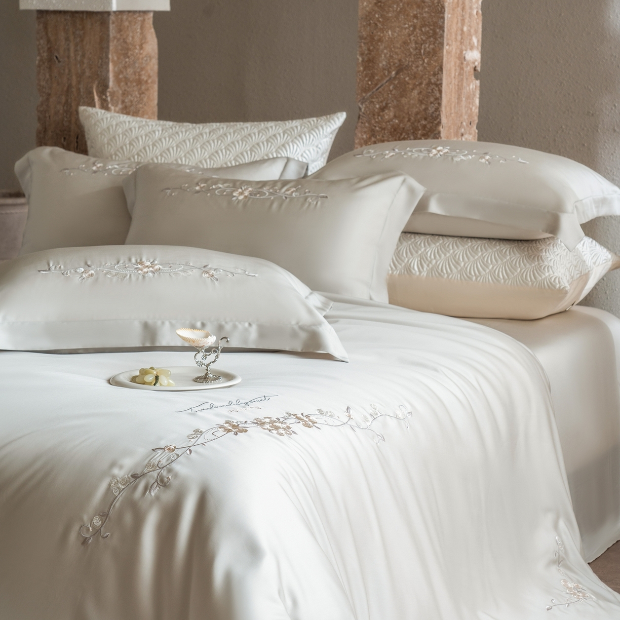 91家纺网 家纺一手货源 找家纺 时亿家居 2026春夏新款兰精天丝四件套-夏玫瑰系列 夏玫瑰-云阶灰