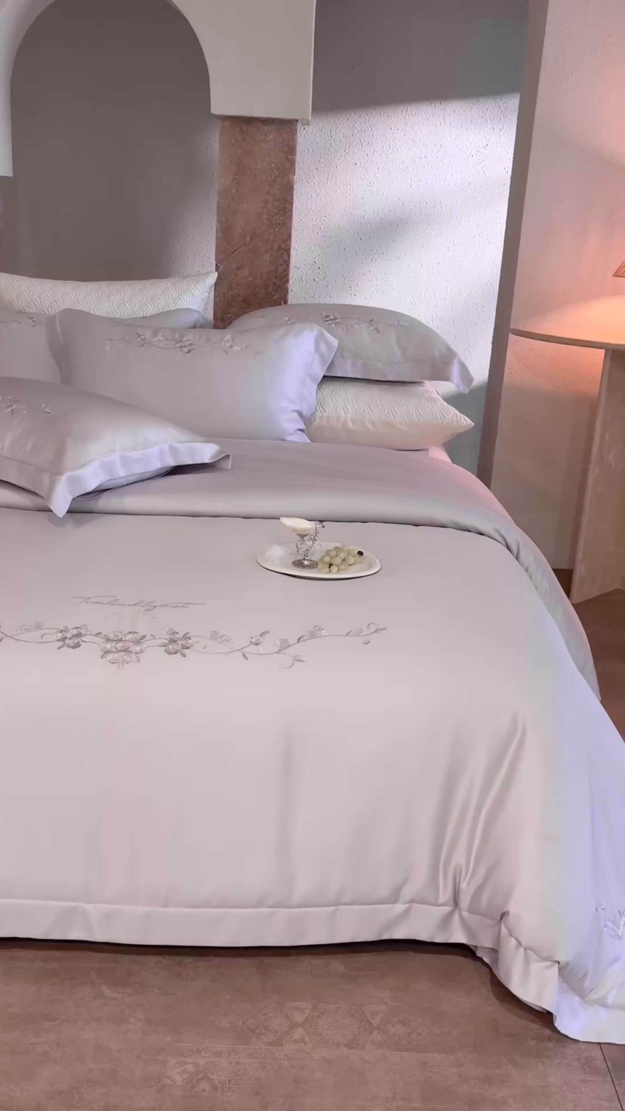 91家纺网 家纺一手货源 找家纺 时亿家居 2026春夏新款兰精天丝四件套-夏玫瑰系列 夏玫瑰-沙灰紫