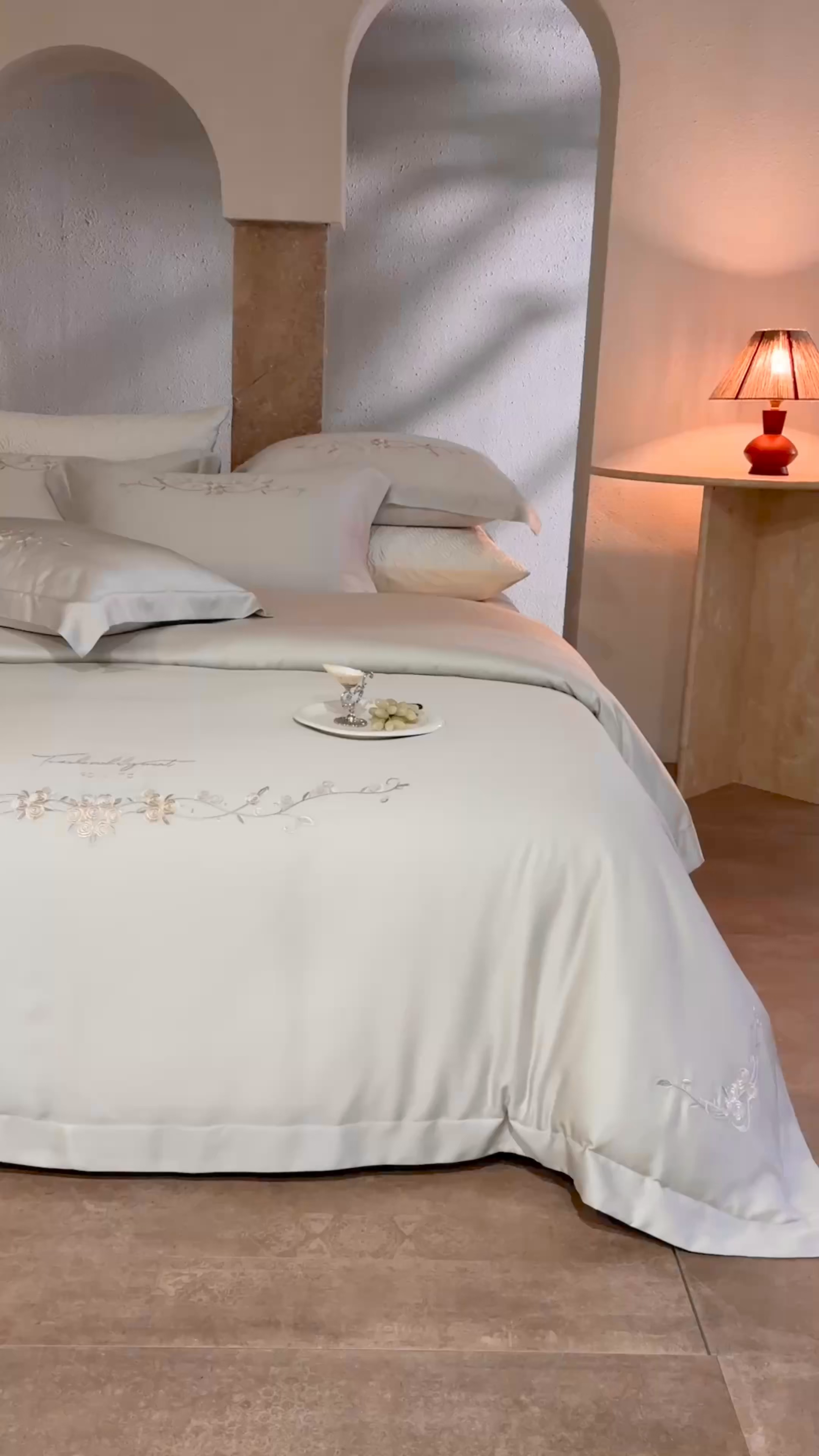 91家纺网 家纺一手货源 找家纺 时亿家居 2026春夏新款兰精天丝四件套-夏玫瑰系列 夏玫瑰-云阶灰