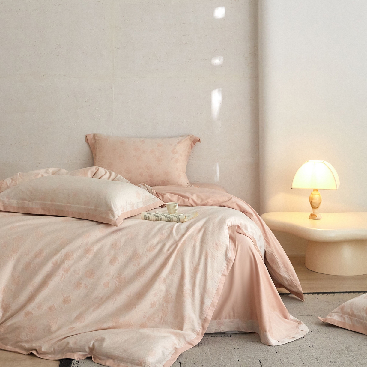 91家纺网 家纺一手货源 找家纺 JUICY 橘滋家纺 2026新款云柔奢韵全棉色织提花系列四件套 晨露玫影-春辰