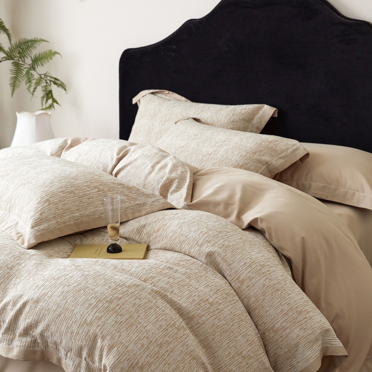 91家纺网 家纺一手货源 找家纺 JUICY 橘滋家纺 2026新款云柔奢韵全棉色织提花系列四件套 秩序诗-卡其