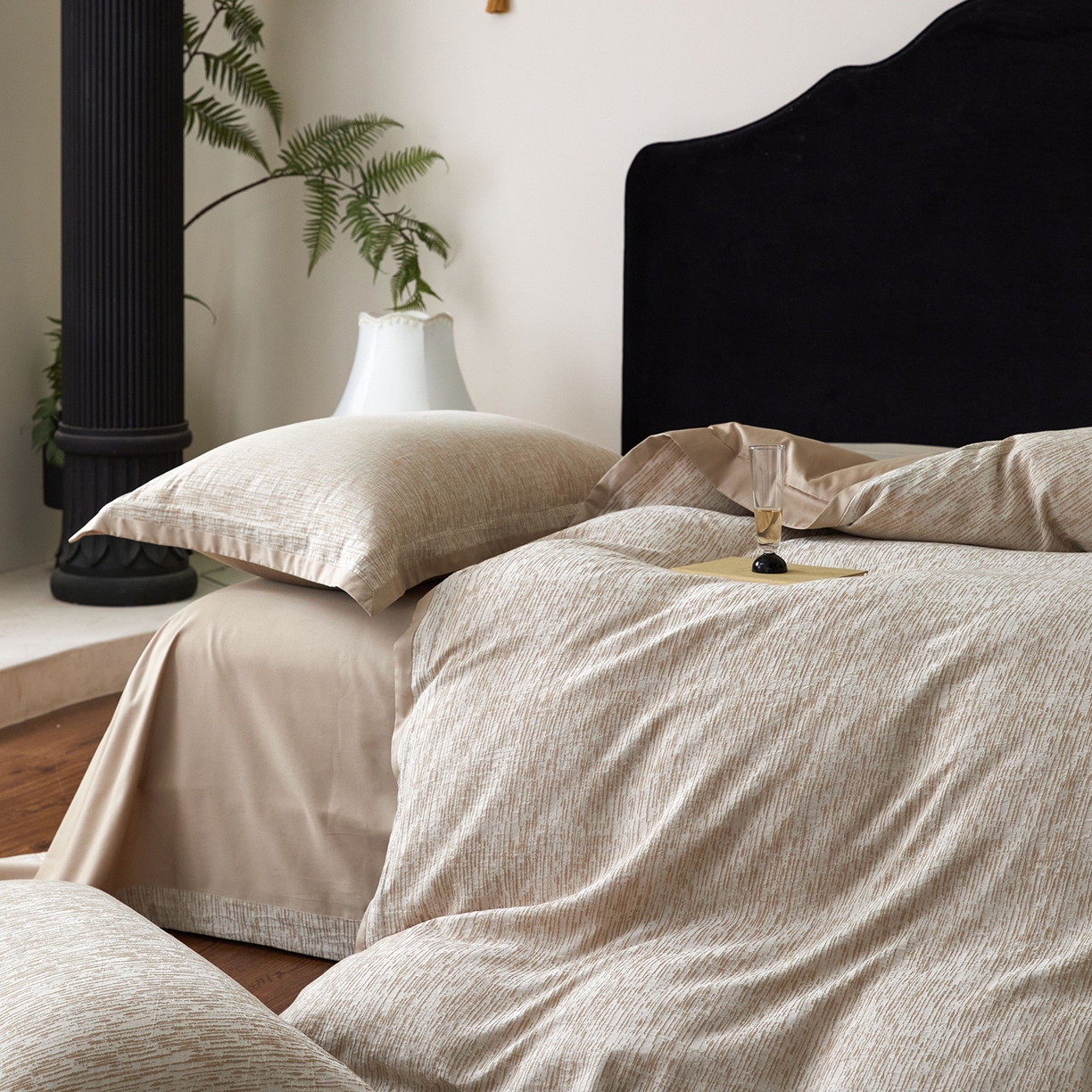 91家纺网 家纺一手货源 找家纺 JUICY 橘滋家纺 2026新款云柔奢韵全棉色织提花系列四件套 秩序诗-卡其