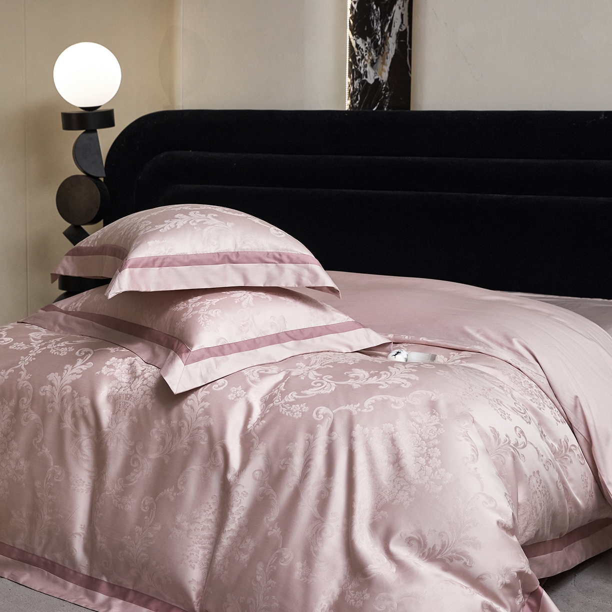 91家纺网 家纺一手货源 找家纺 JUICY 橘滋家纺 2026新款流光锦年暗纹提花天丝棉系列四件套 卷草絮语-粉黛