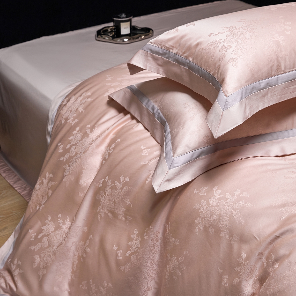 91家纺网 家纺一手货源 找家纺 JUICY 橘滋家纺 2026新款流光锦年暗纹提花天丝棉系列四件套 美第奇花园