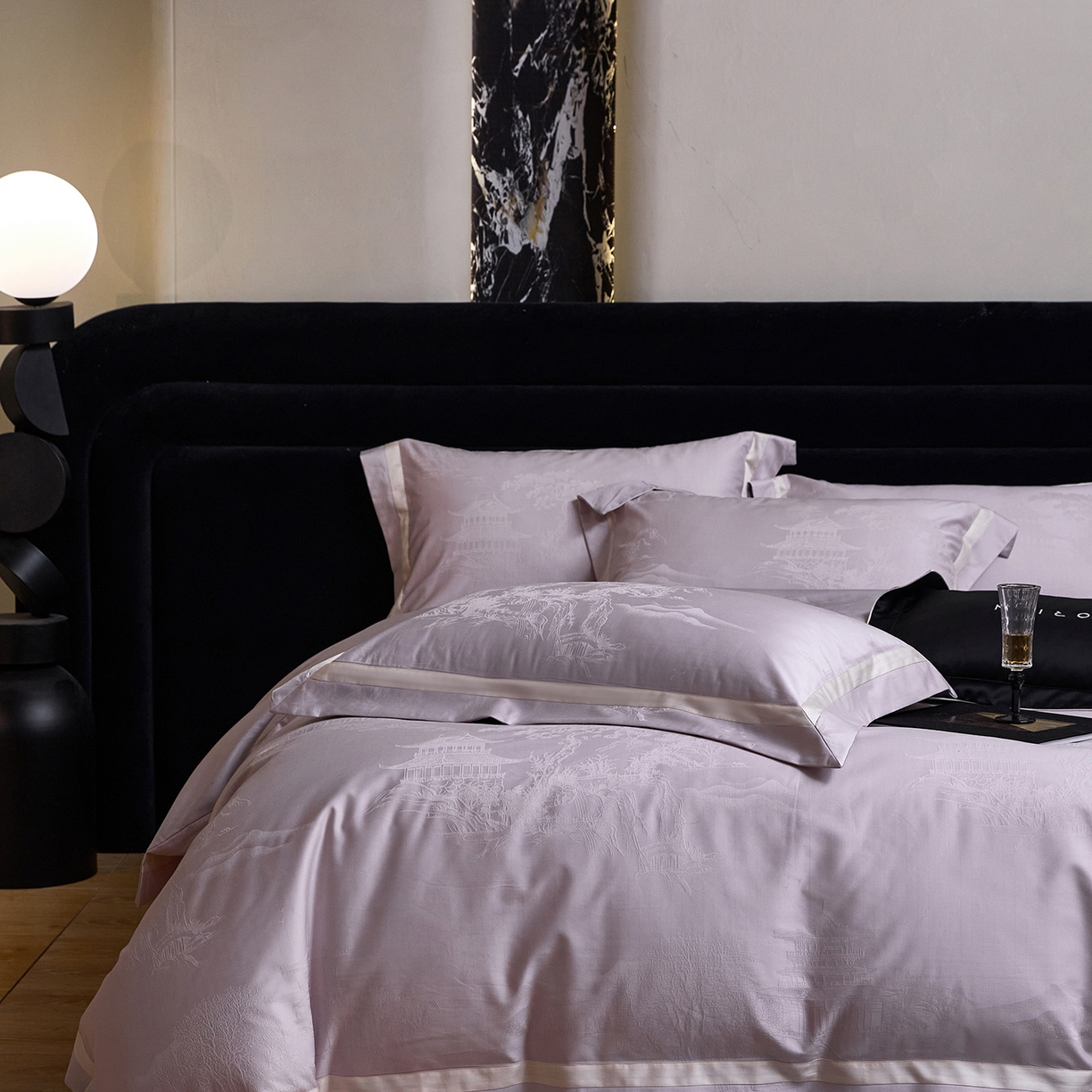 91家纺网 家纺一手货源 找家纺 JUICY 橘滋家纺 2026新款流光锦年暗纹提花天丝棉系列四件套 东方诗-薄紫