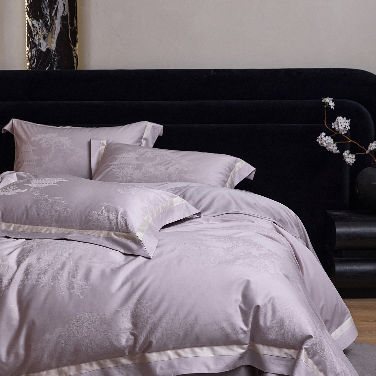 91家纺网 家纺一手货源 找家纺 JUICY 橘滋家纺 2026新款流光锦年暗纹提花天丝棉系列四件套 东方诗-薄紫