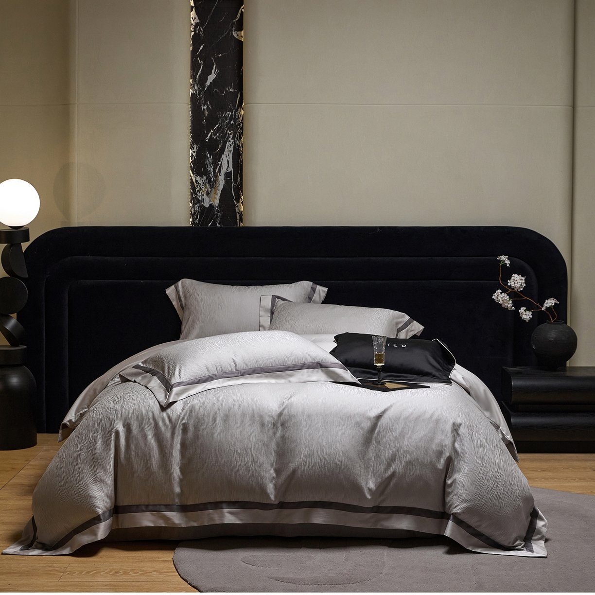 91家纺网 家纺一手货源 找家纺 JUICY 橘滋家纺 2026新款流光锦年暗纹提花天丝棉系列四件套 亚平宁山脉-雅灰