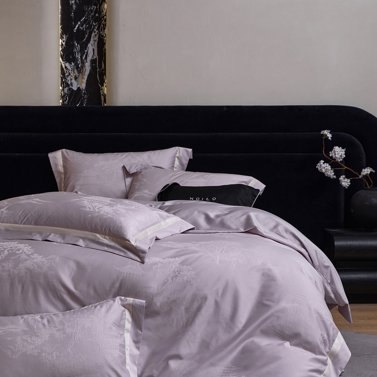 91家纺网 家纺一手货源 找家纺 JUICY 橘滋家纺 2026新款流光锦年暗纹提花天丝棉系列四件套 东方诗-薄紫