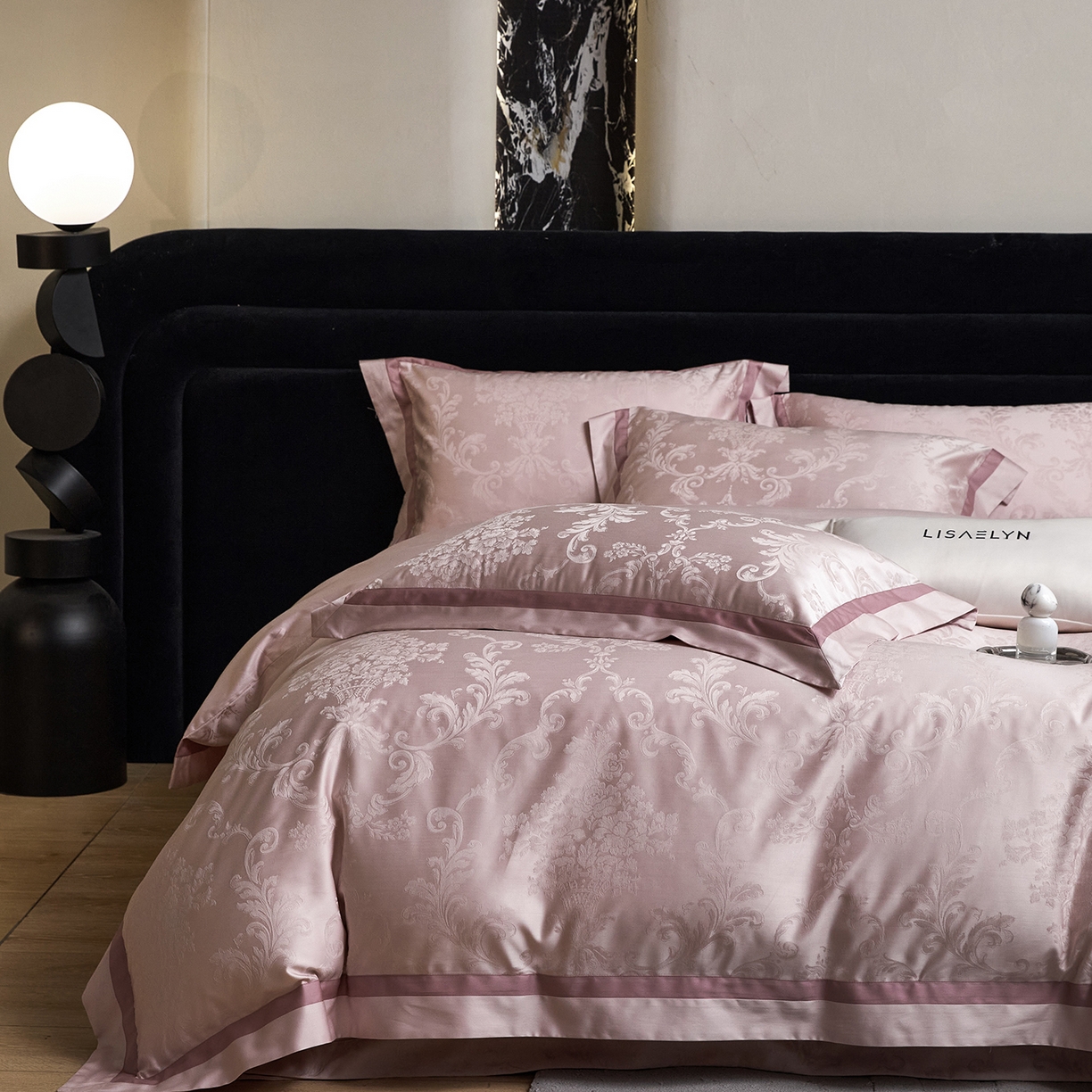 91家纺网 家纺一手货源 找家纺 JUICY 橘滋家纺 2026新款流光锦年暗纹提花天丝棉系列四件套 卷草絮语-粉黛