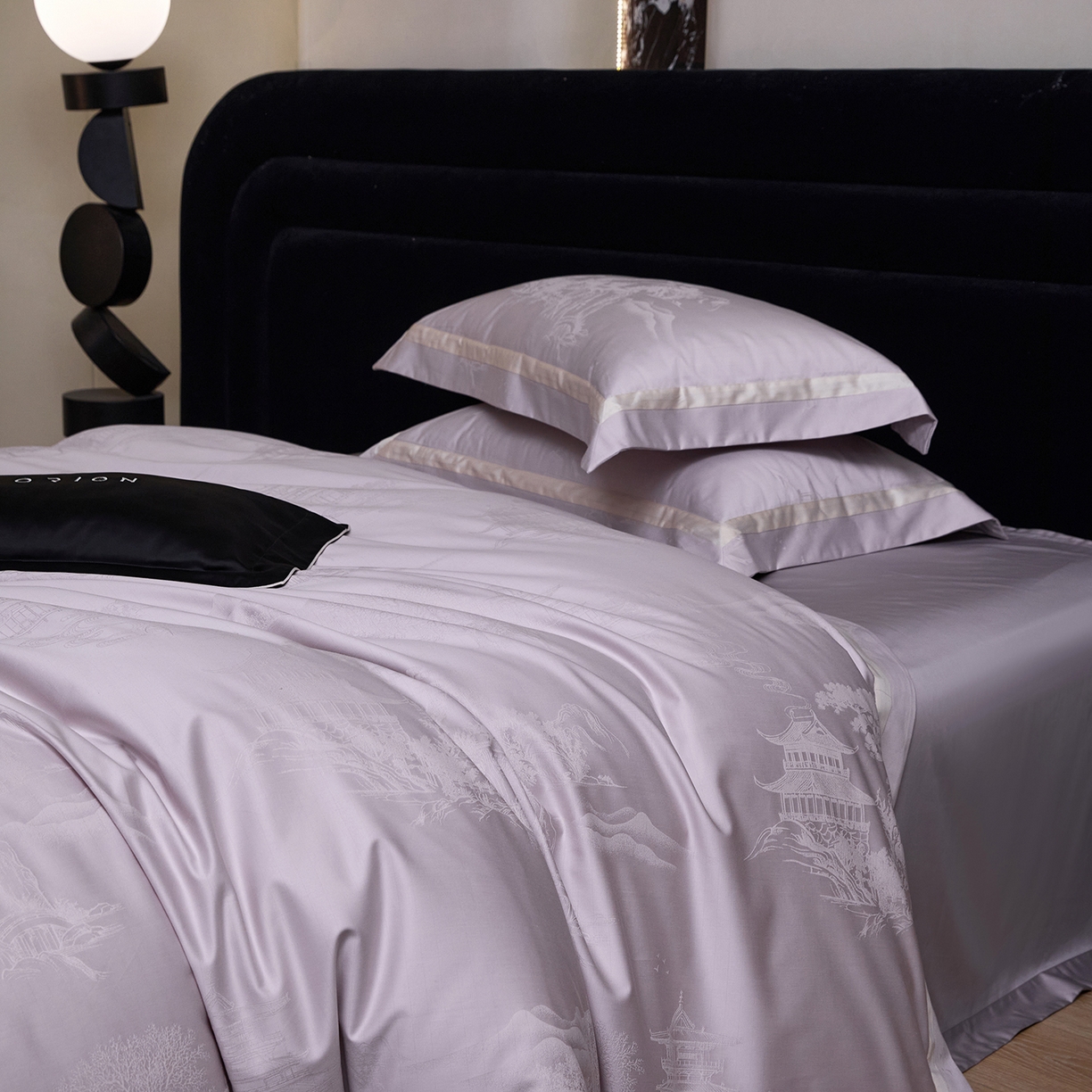 91家纺网 家纺一手货源 找家纺 JUICY 橘滋家纺 2026新款流光锦年暗纹提花天丝棉系列四件套 东方诗-薄紫