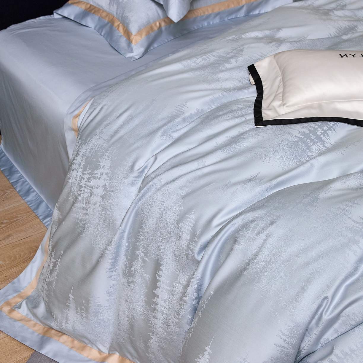 91家纺网 家纺一手货源 找家纺 JUICY 橘滋家纺 2026新款流光锦年暗纹提花天丝棉系列四件套 博尔塞纳秘境