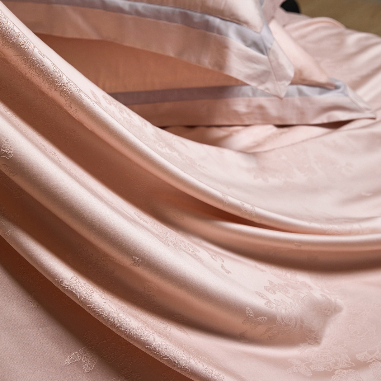 91家纺网 家纺一手货源 找家纺 JUICY 橘滋家纺 2026新款流光锦年暗纹提花天丝棉系列四件套 美第奇花园