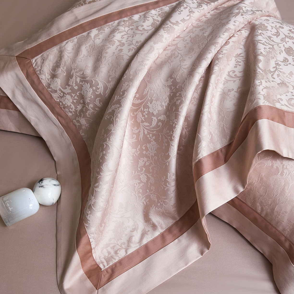 91家纺网 家纺一手货源 找家纺 （总）JUICY 橘滋家纺 2026新款流光锦年暗纹提花天丝棉系列四件套