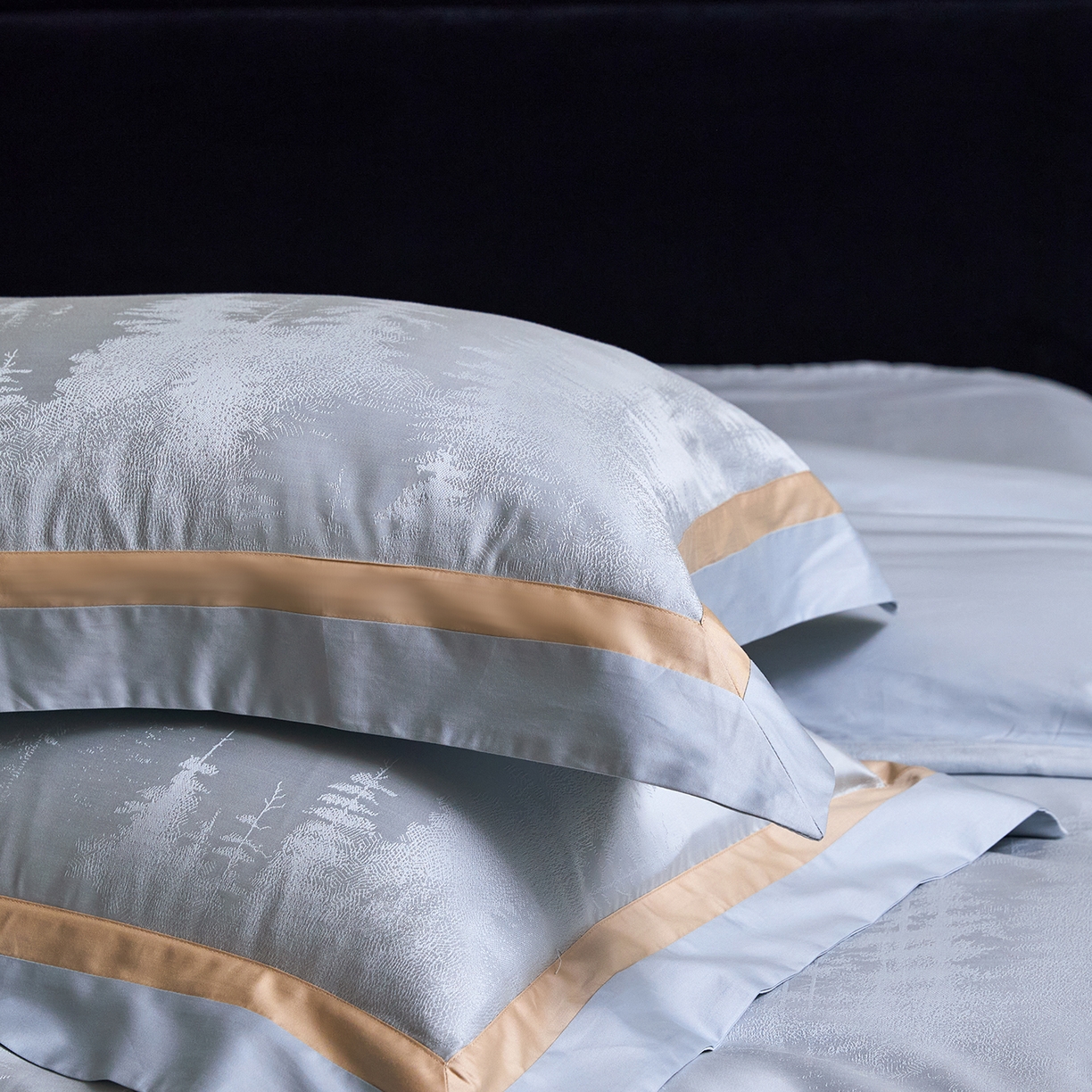 91家纺网 家纺一手货源 找家纺 JUICY 橘滋家纺 2026新款流光锦年暗纹提花天丝棉系列四件套 博尔塞纳秘境