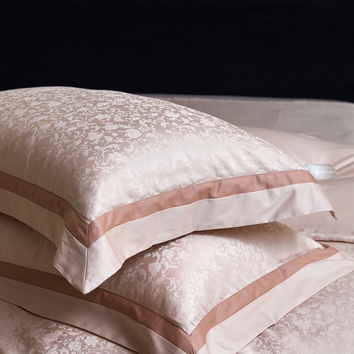 91家纺网 家纺一手货源 找家纺 JUICY 橘滋家纺 2026新款流光锦年暗纹提花天丝棉系列四件套 波波里花园