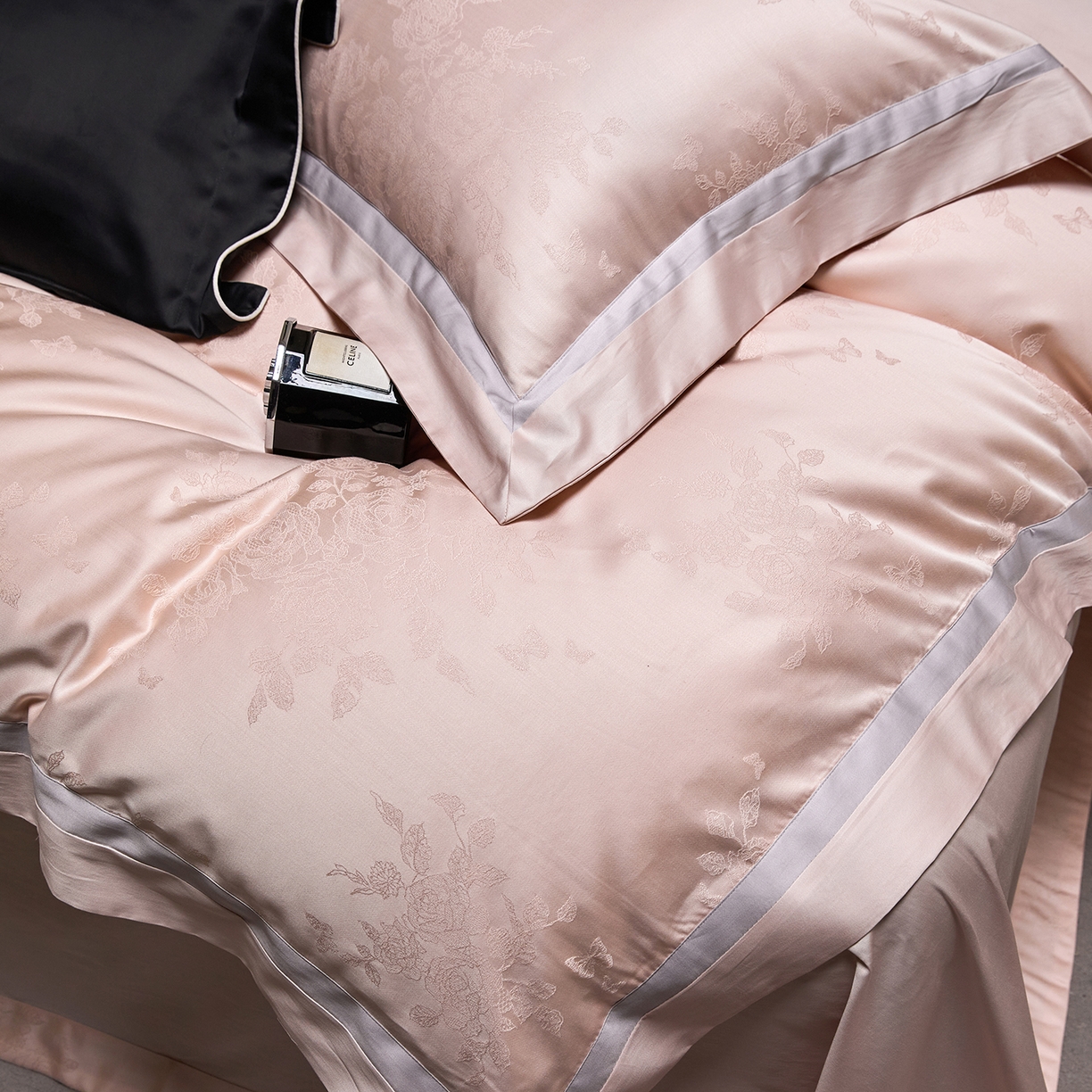 91家纺网 家纺一手货源 找家纺 JUICY 橘滋家纺 2026新款流光锦年暗纹提花天丝棉系列四件套 美第奇花园