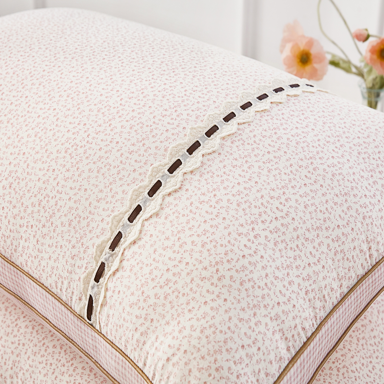 91家纺网 家纺一手货源 找家纺 （总）仁宇枕业 2026新款新品 田园风小碎花羽丝绒舒适高枕头枕芯