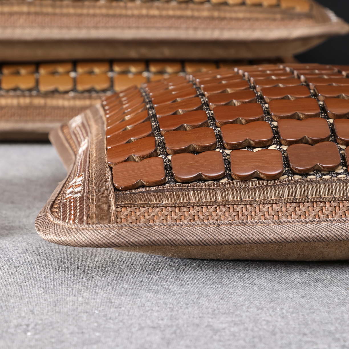 91家纺网 家纺一手货源 找家纺 （总）仁宇枕业 2026新款新品 竹炭方块竹席荞麦枕头夏凉枕头枕芯