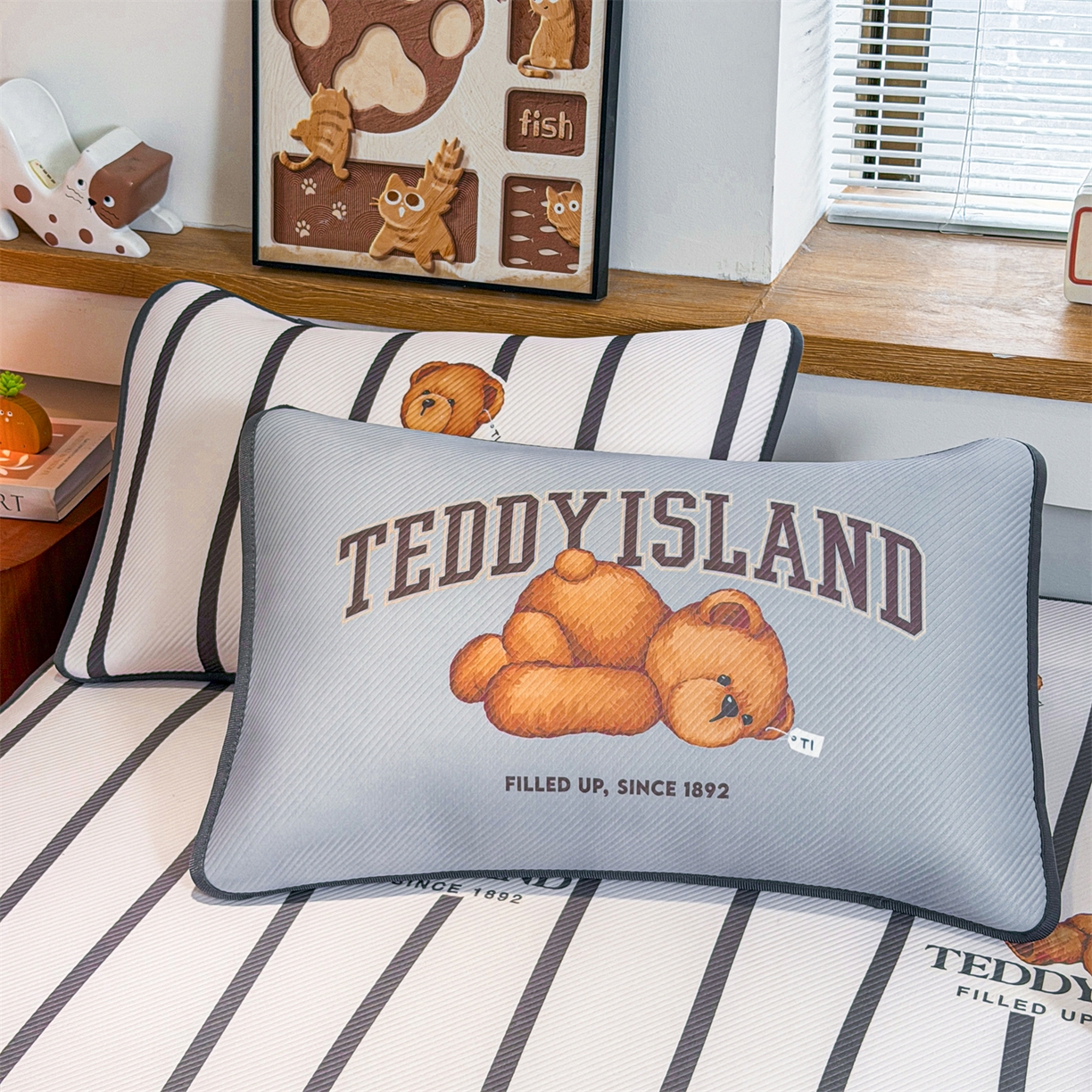 91家纺网 家纺一手货源 找家纺 慕木家纺 2026春夏新款泰迪冰丝席系列凉席席子空调软席平席和床笠 泰迪线条 床席款