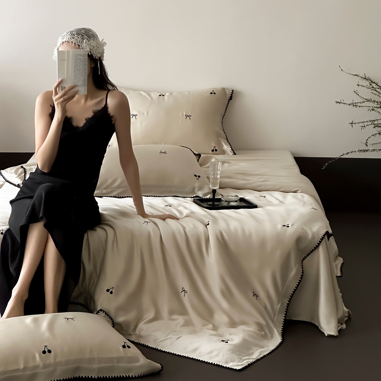 91家纺网 家纺一手货源 找家纺 （总）时亿家居 2026春夏新款兰精天丝四件套-黑樱梦境