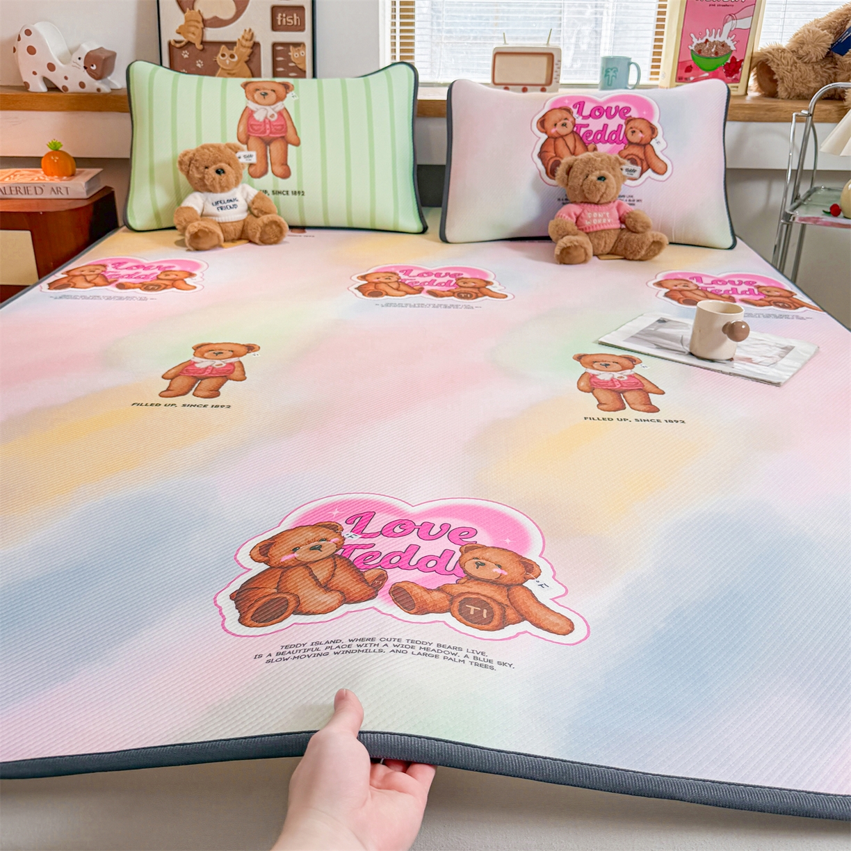 91家纺网 家纺一手货源 找家纺 慕木家纺 2026春夏新款泰迪冰丝席系列凉席席子空调软席平席和床笠 泰迪炫彩 床席款