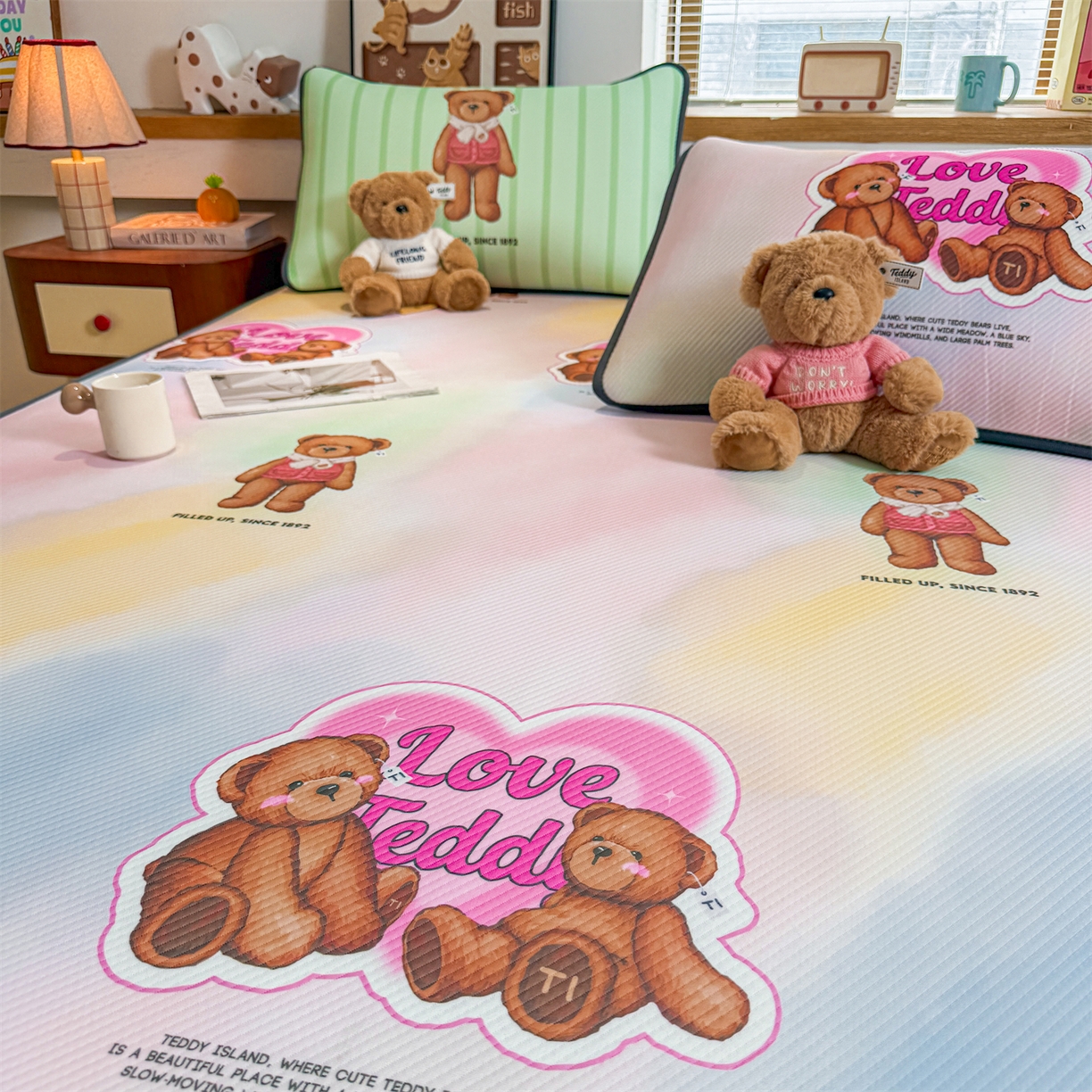 91家纺网 家纺一手货源 找家纺 慕木家纺 2026春夏新款泰迪冰丝席系列凉席席子空调软席平席和床笠 泰迪炫彩 床席款