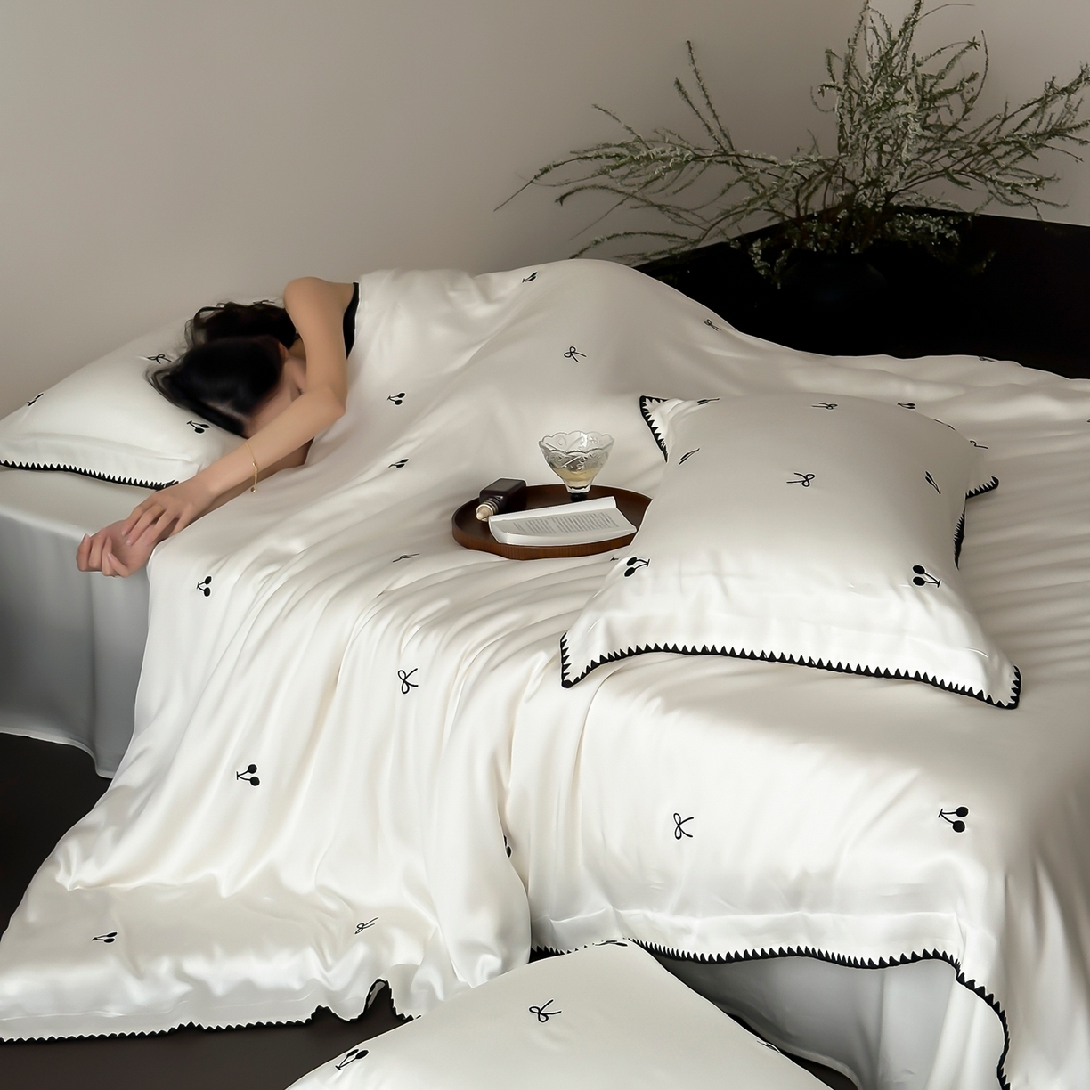 91家纺网 家纺一手货源 找家纺 （总）时亿家居 2026春夏新款兰精天丝四件套-黑樱梦境