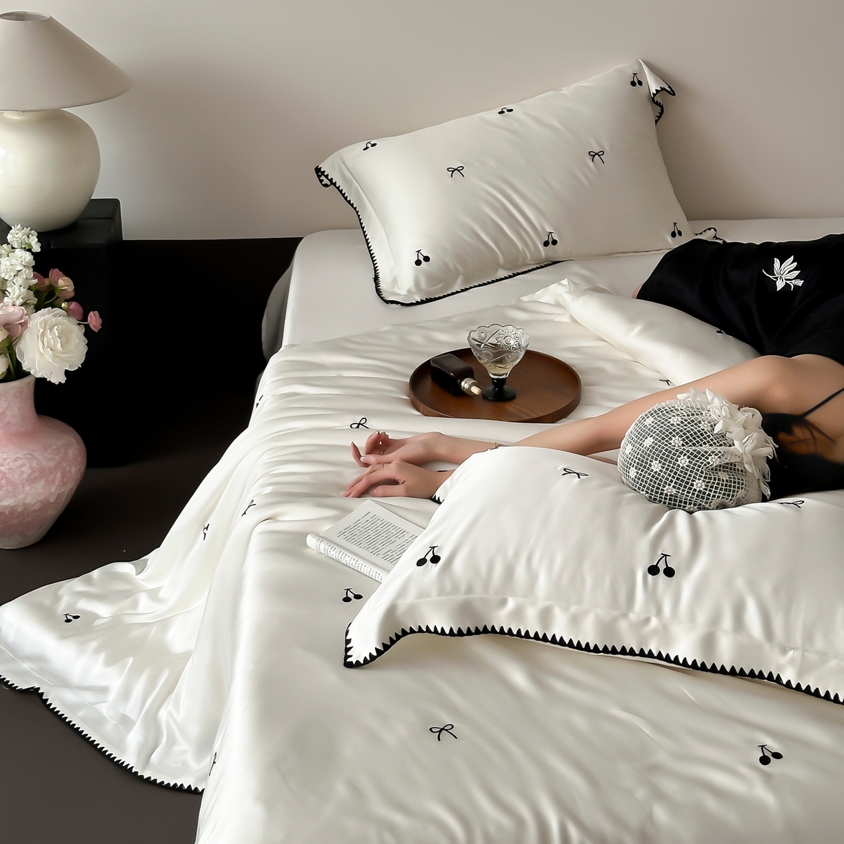 91家纺网 家纺一手货源 找家纺 （总）时亿家居 2026春夏新款兰精天丝四件套-黑樱梦境