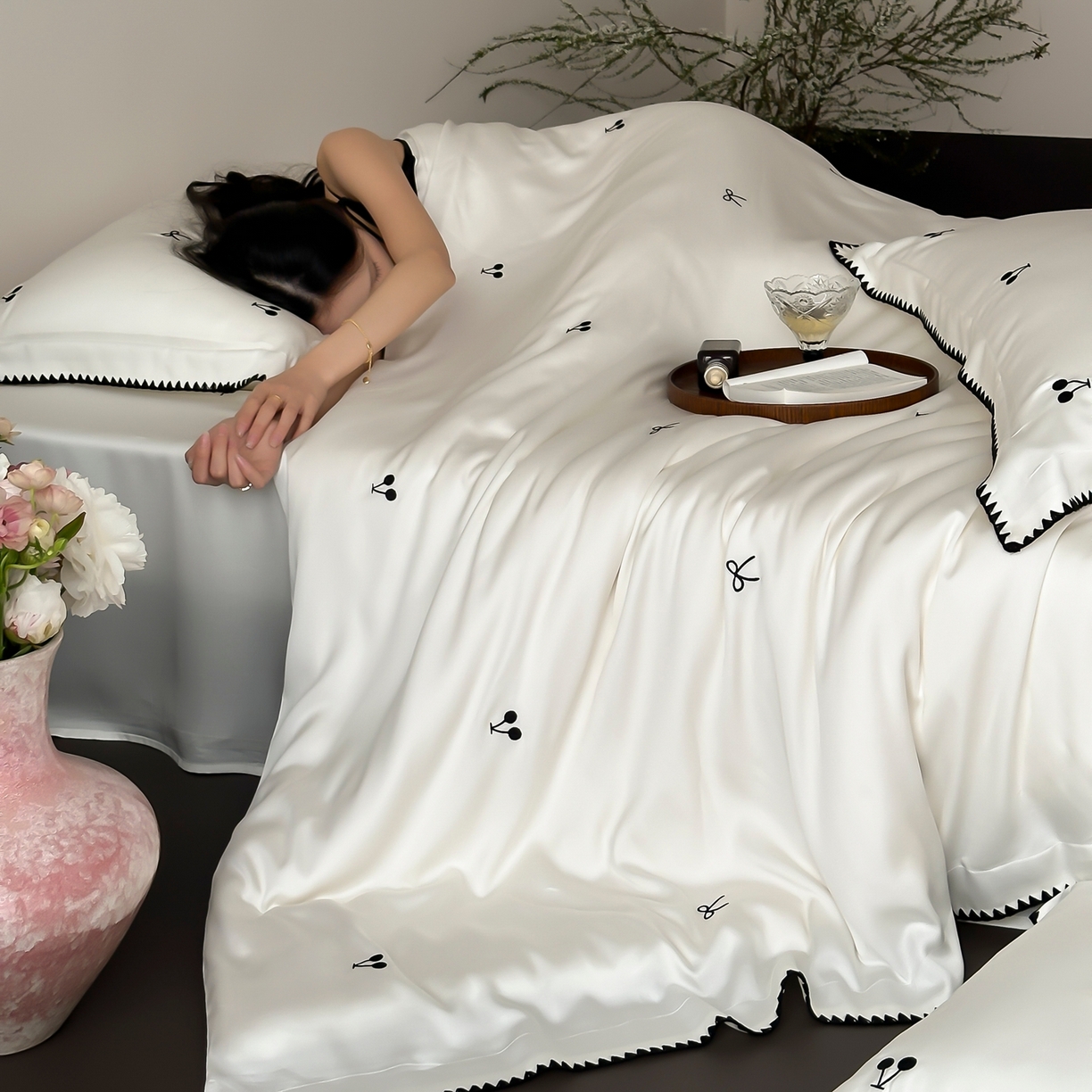 91家纺网 家纺一手货源 找家纺 （总）时亿家居 2026春夏新款兰精天丝四件套-黑樱梦境