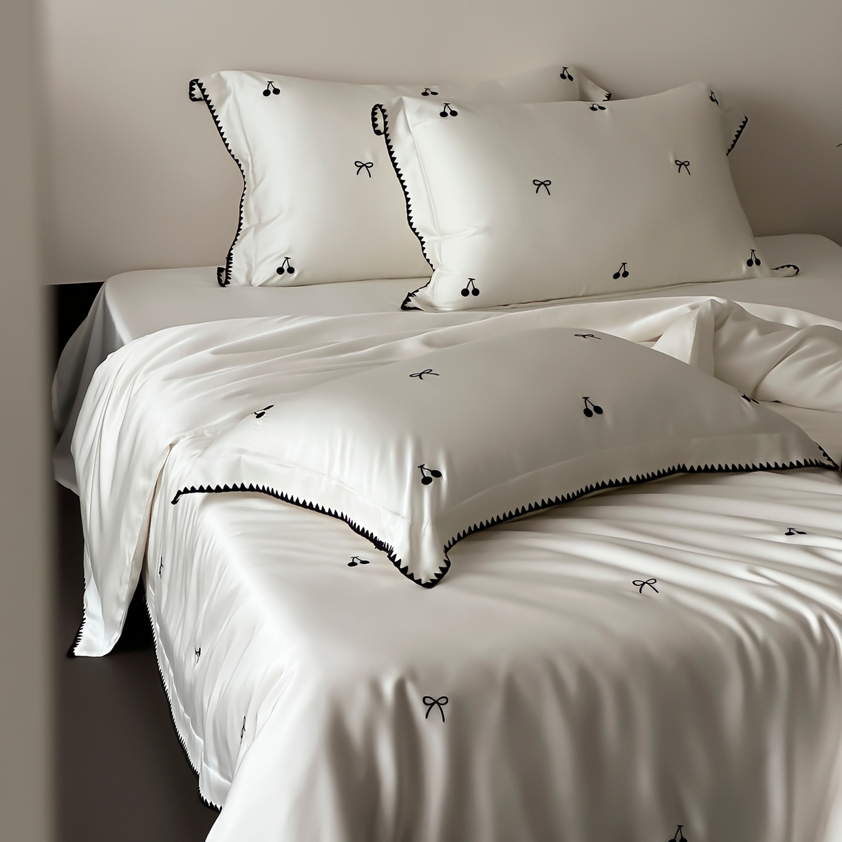 91家纺网 家纺一手货源 找家纺 （总）时亿家居 2026春夏新款兰精天丝四件套-黑樱梦境