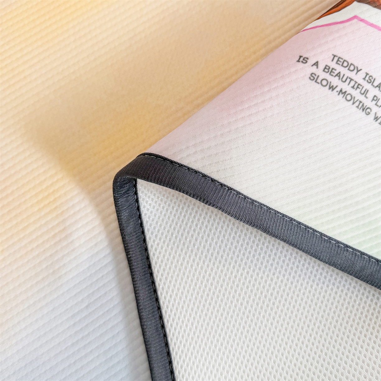 91家纺网 家纺一手货源 找家纺 慕木家纺 2026春夏新款泰迪冰丝席系列凉席席子空调软席平席和床笠 泰迪炫彩 床席款