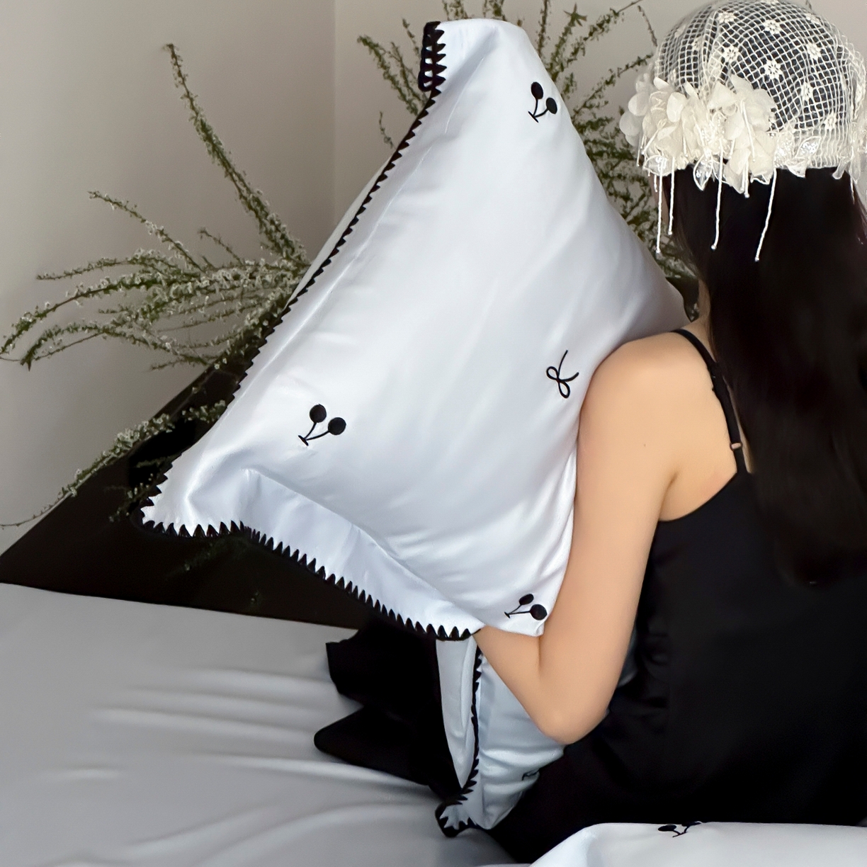 91家纺网 家纺一手货源 找家纺 时亿家居 2026春夏新款兰精天丝四件套-黑樱梦境 蓝