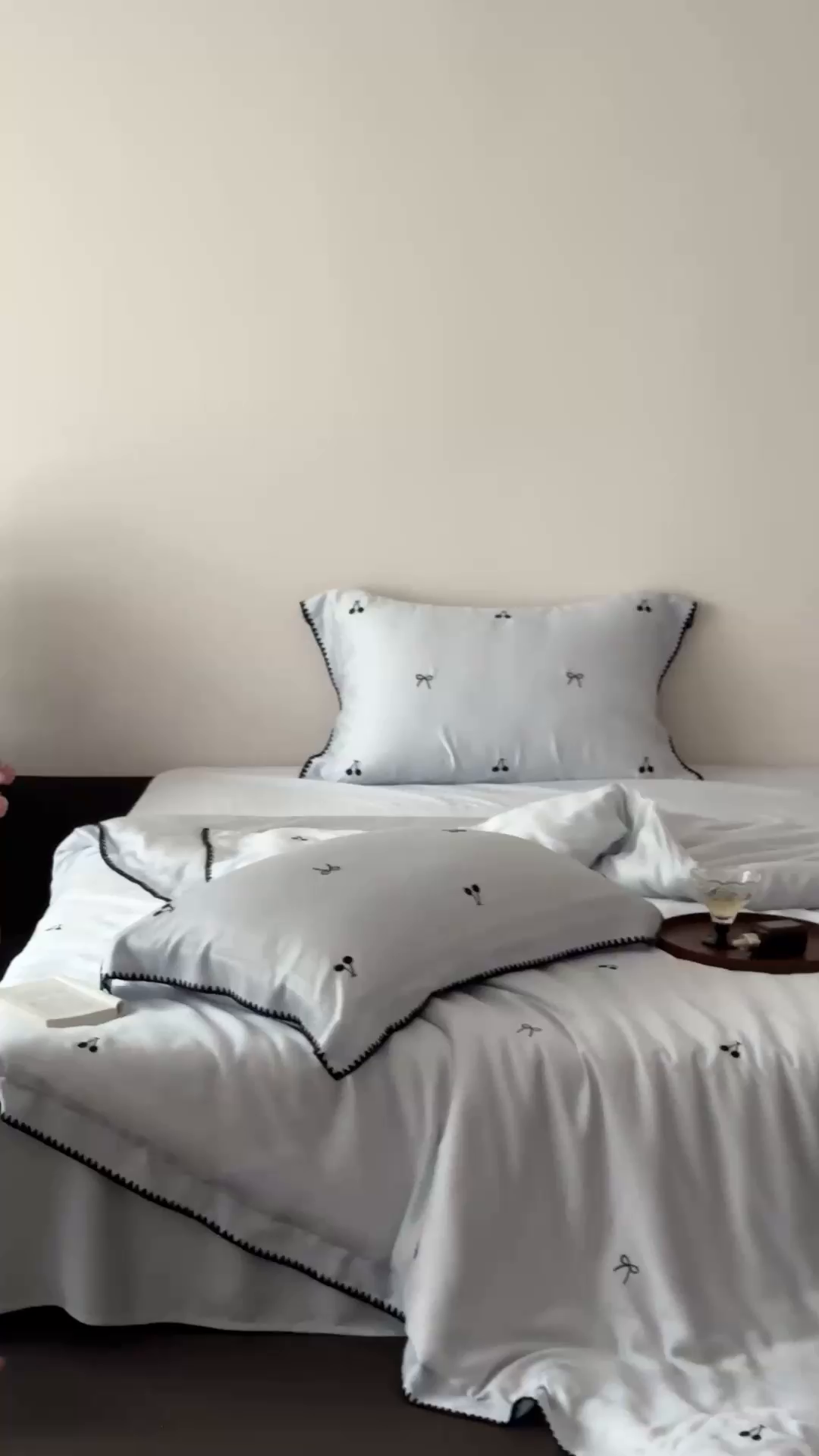 91家纺网 家纺一手货源 找家纺 时亿家居 2026春夏新款兰精天丝四件套-黑樱梦境 蓝