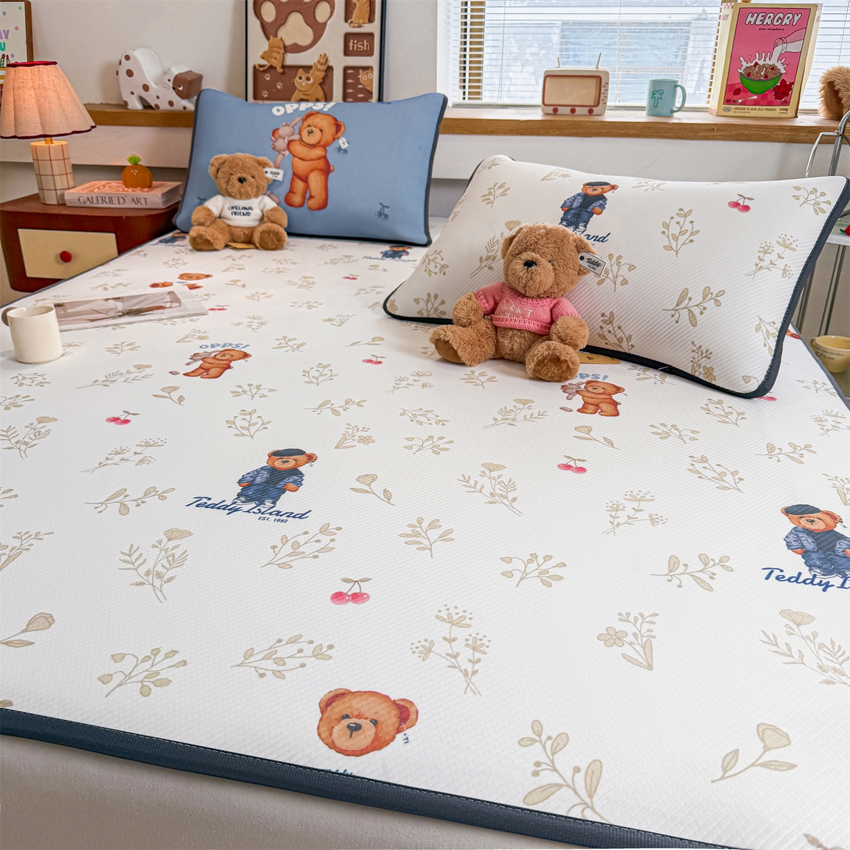 91家纺网 家纺一手货源 找家纺 慕木家纺 2026春夏新款泰迪冰丝席系列凉席席子空调软席平席和床笠 泰迪樱桃 床席款