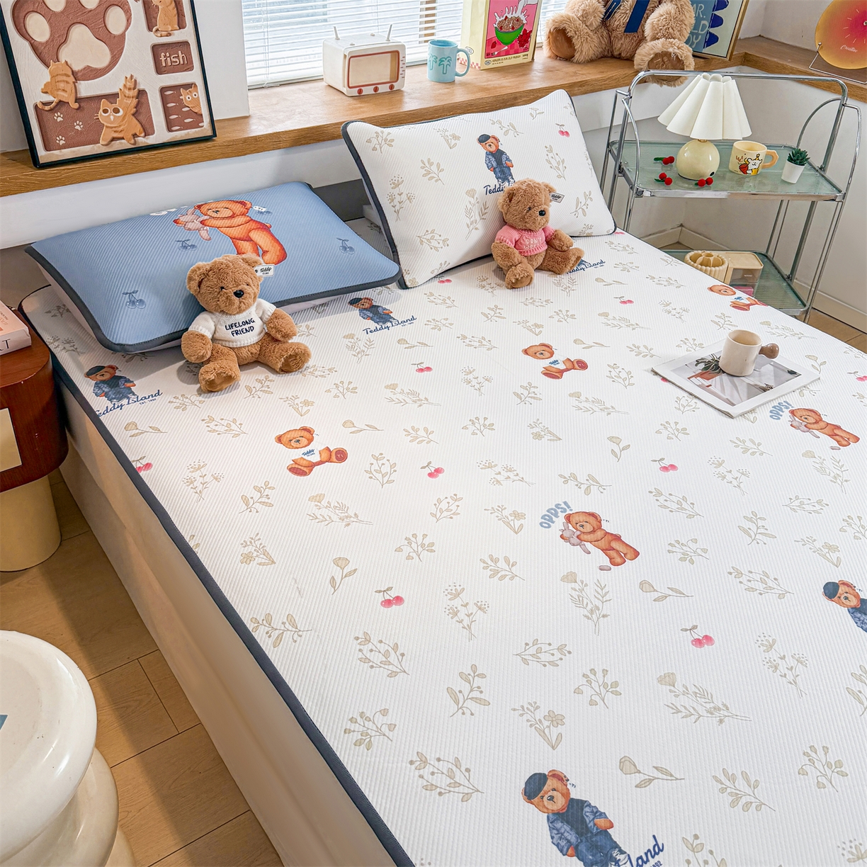 91家纺网 家纺一手货源 找家纺 慕木家纺 2026春夏新款泰迪冰丝席系列凉席席子空调软席平席和床笠 泰迪樱桃 床席款