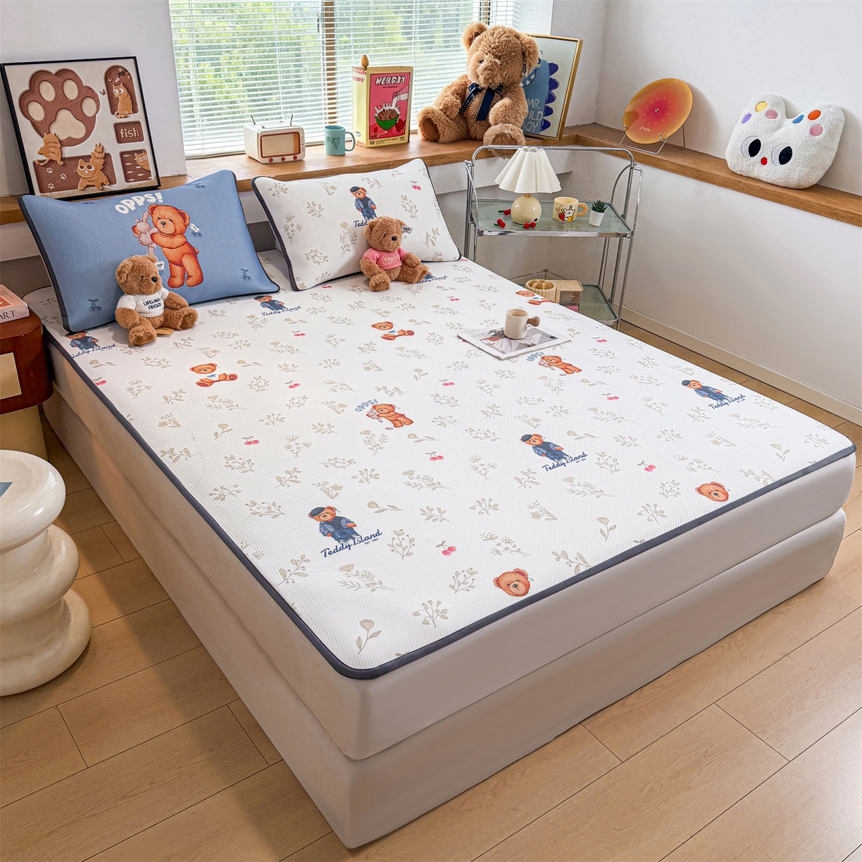 91家纺网 家纺一手货源 找家纺 慕木家纺 2026春夏新款泰迪冰丝席系列凉席席子空调软席平席和床笠 泰迪樱桃 床席款