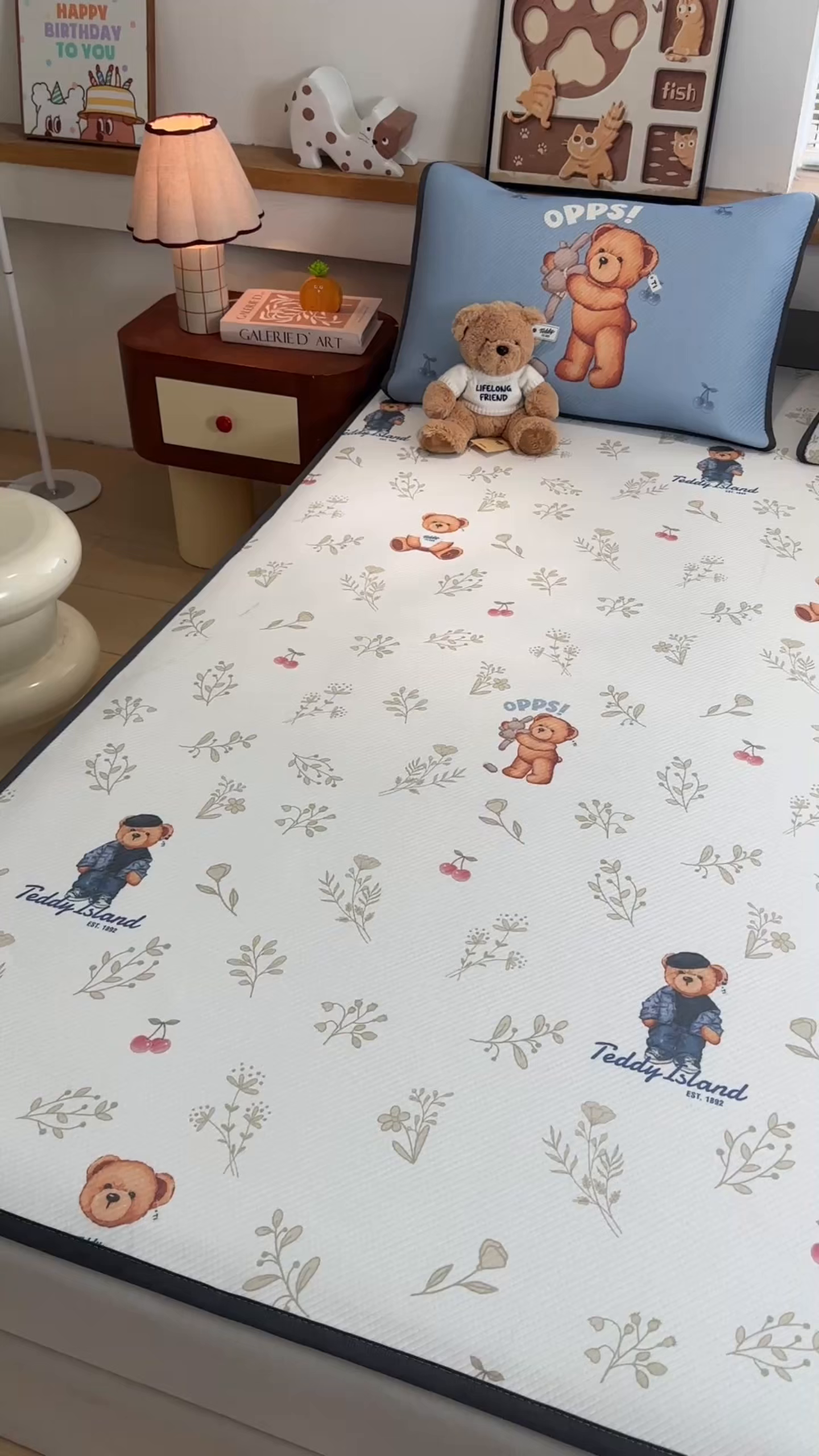 91家纺网 家纺一手货源 找家纺 慕木家纺 2026春夏新款泰迪冰丝席系列凉席席子空调软席平席和床笠 泰迪樱桃 床席款