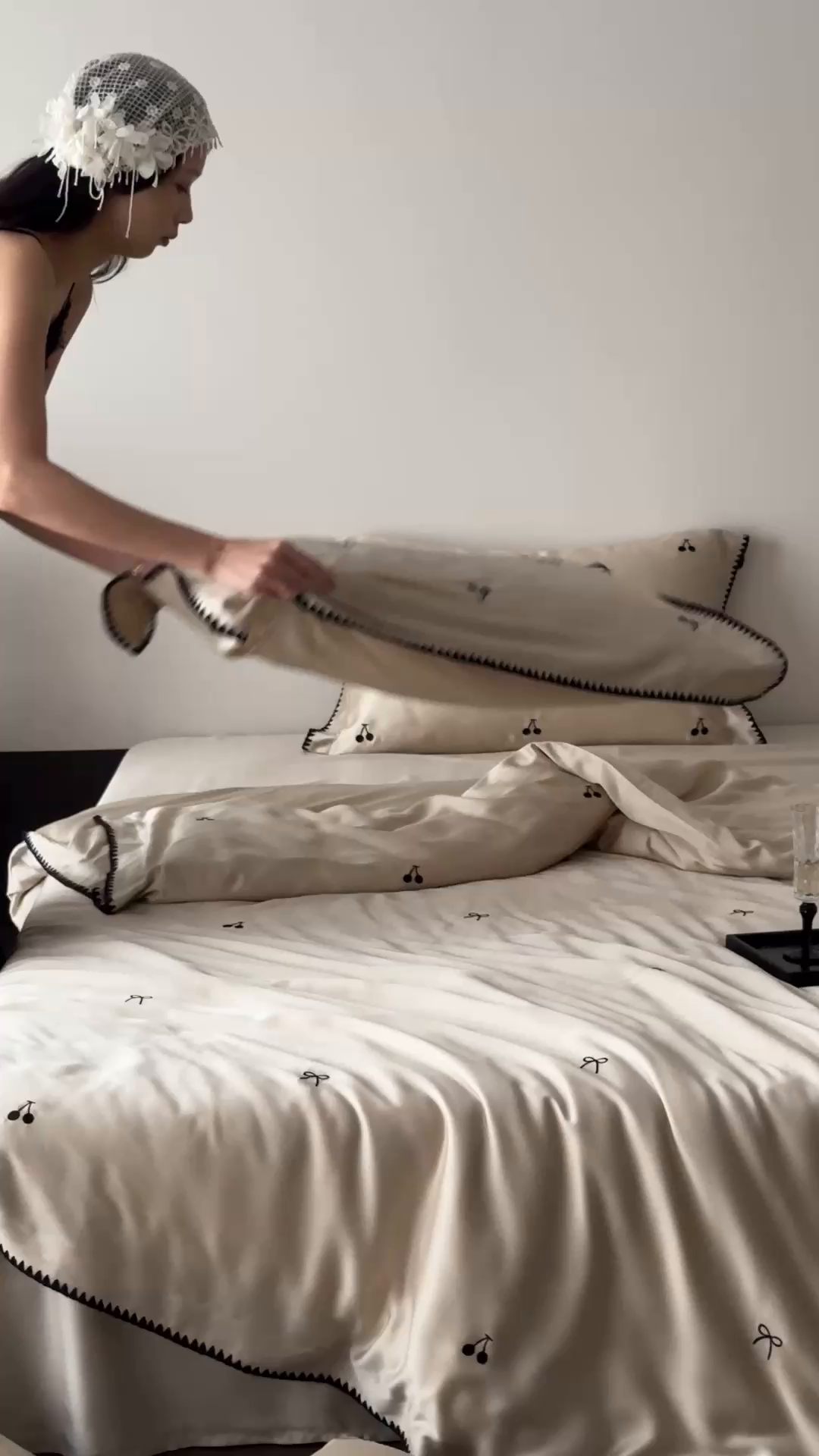 91家纺网 家纺一手货源 找家纺 时亿家居 2026春夏新款兰精天丝四件套-黑樱梦境 香槟